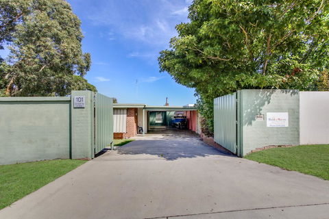 The Point - Accommodation Adelaide 2