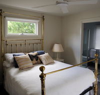 The Red Feather Inn - Accommodation Adelaide
