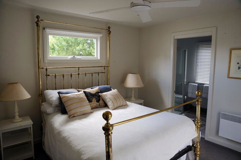 The Red Feather Inn - Accommodation Adelaide 0