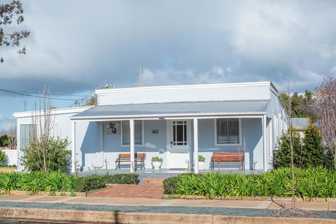 The Rested Guest 3 Bedroom Cottage West Wyalong - Accommodation Adelaide 0