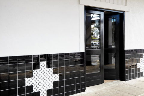 The Royal Hotel, Drouin - Accommodation Adelaide 3
