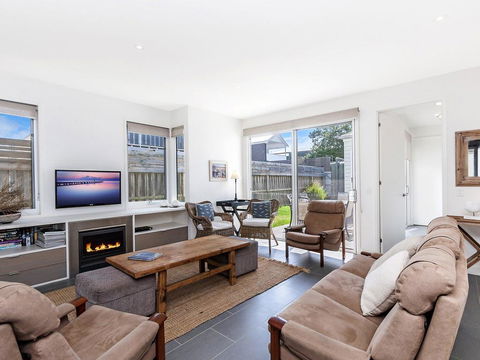 The Townhouse - Accommodation Adelaide 2