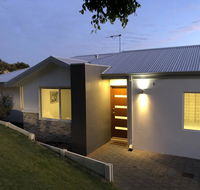 Three Bedroom Two Bathroom Family Home - Accommodation Adelaide