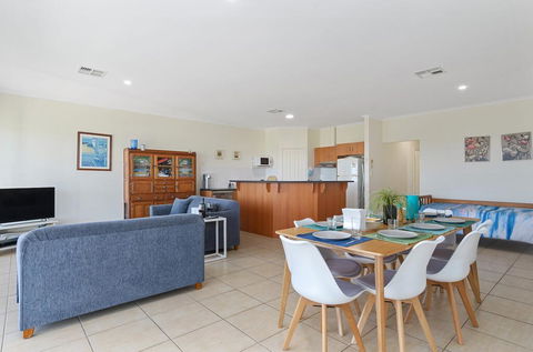 Ticky's Dream - 18 Turnberry Drive - Accommodation Adelaide 3