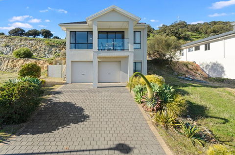 Ticky's Dream - 18 Turnberry Drive - Accommodation Adelaide 1