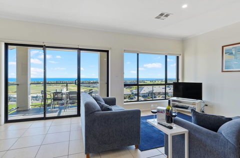 Ticky's Dream - 18 Turnberry Drive - Accommodation Adelaide 2