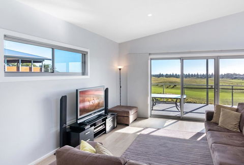 Time Away - 50 Turnberry Drive - Accommodation Adelaide 1