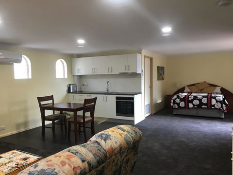 Tinder Lodge Studio - Accommodation Adelaide 0