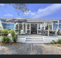 Toot Toot  50s Classic Beach House with Bungalow - Accommodation Adelaide