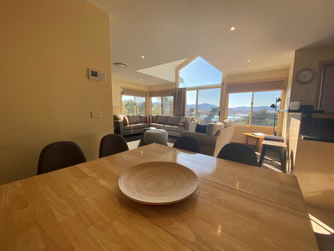 Torino 6 - Lake Jindabyne & Snowy Mountain Views - Accommodation Adelaide 1