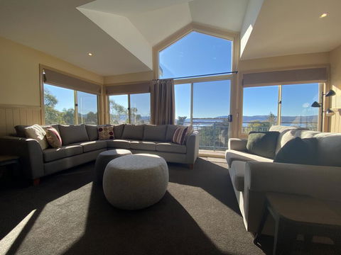 Torino 6 - Lake Jindabyne & Snowy Mountain Views - Accommodation Adelaide 2