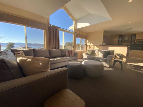 Torino 6 - Lake Jindabyne & Snowy Mountain Views - Accommodation Adelaide 0