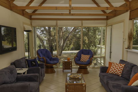 Tranquillity On Riverview - 33 Riverview Drive - Accommodation Adelaide 3