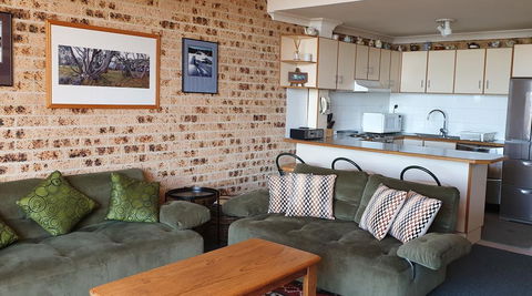 Twin Seasons 2 - Accommodation Adelaide 2