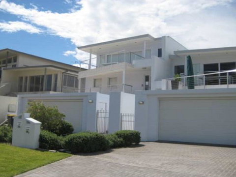 Ultimate Beach House' 19a Graham Street - Views , Peace & Quiet - Accommodation Adelaide 2