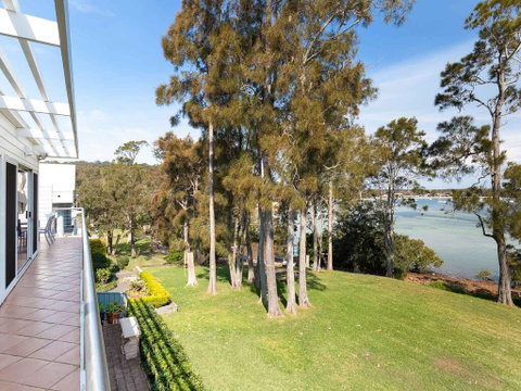 Unit 1 44 Danalene Pde Fantastic Waterfront Property With Air Con - Accommodation Adelaide 0
