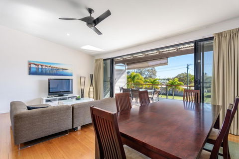Unit 3 Rainbow Surf - Modern, Double Storey Townhouse With Large Shared Pool, Close To Beach And Shop - Accommodation Adelaide 0