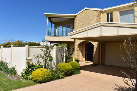 VIEWS FOREVER - INVERLOCH - Accommodation Adelaide 0