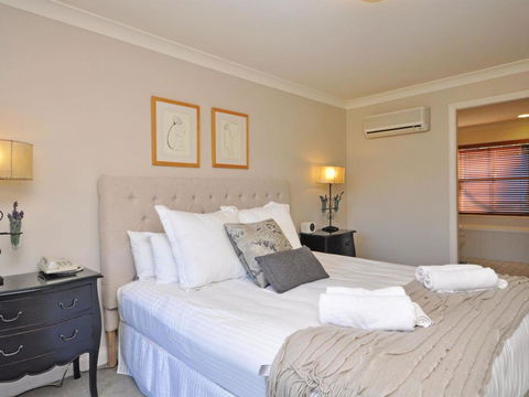 Villa 3br Beaujolais Luxe + Style Resort Condo Located Within Cypress Lakes Resort (nothing Is More Central) - Accommodation Adelaide 3