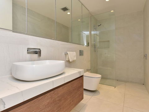 Villa Catania Waterside At Trinity Point - Accommodation Adelaide 3