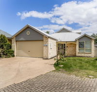 WALKIN ON SUNSHINE - STROLL TO BEACH BREAK - Accommodation Adelaide
