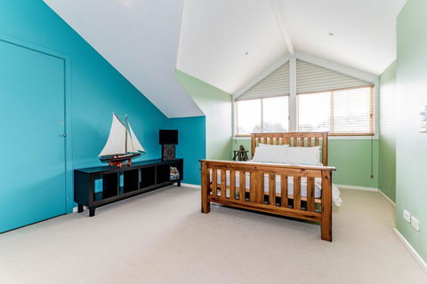 WALKIN' ON SUNSHINE - Accommodation Adelaide 2