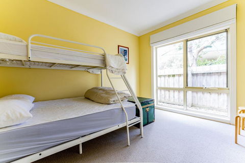 WALKIN' ON SUNSHINE - Accommodation Adelaide 1