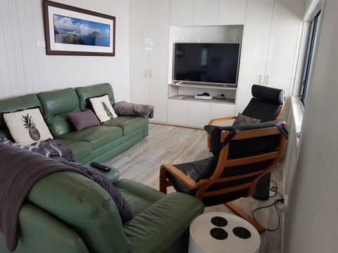 Waterfront 2 Bed Luxury Apartment In Corlette, Port Stephens - Sleeps 4 - Accommodation Adelaide 1