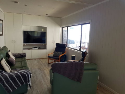 Waterfront 2 Bed Luxury Apartment In Corlette, Port Stephens - Sleeps 4 - Accommodation Adelaide 2