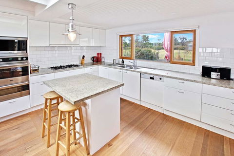 Waterfront Sanctuary - Raymond Island Getaway - Accommodation Adelaide 3