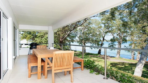 Waterfront Serenity - Luxury Home With Grand Views - Accommodation Adelaide 2
