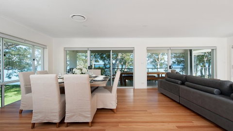 Waterfront Serenity - Luxury Home With Grand Views - Accommodation Adelaide 3