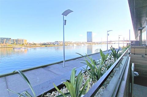 Auzzie Apartments Docklands, Melbourne - Accommodation Adelaide 12