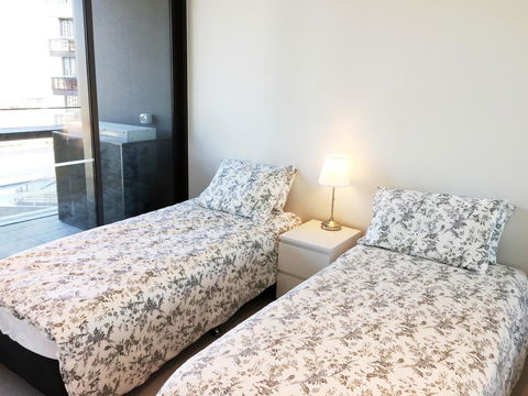 Auzzie Apartments Docklands, Melbourne - Accommodation Adelaide 28
