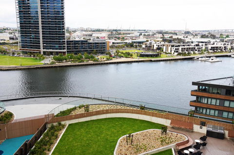 Auzzie Apartments Docklands, Melbourne - Accommodation Adelaide 10