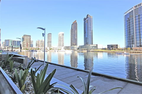 Auzzie Apartments Docklands, Melbourne - Accommodation Adelaide 13