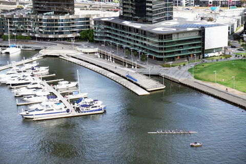 Auzzie Apartments Docklands, Melbourne - Accommodation Adelaide 11