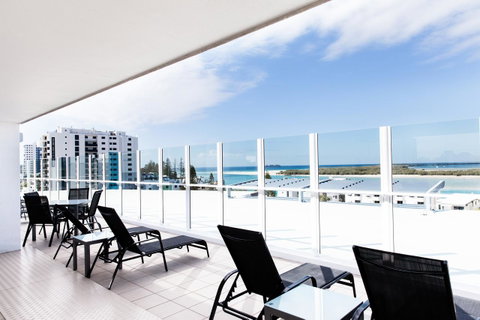 Ocean Views Resort Caloundra - Accommodation Adelaide 9