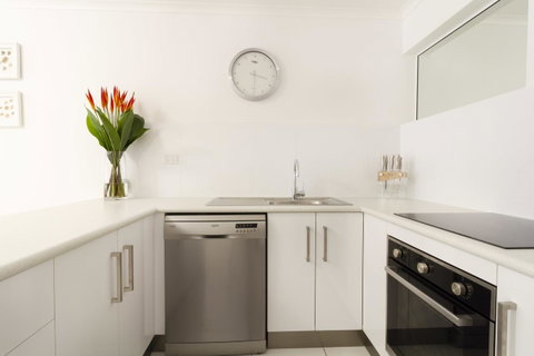 The White House Port Douglas - Accommodation Adelaide 10