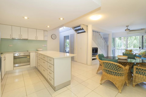 The White House Port Douglas - Accommodation Adelaide 23