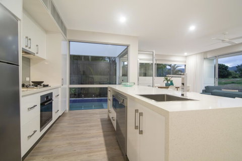 Pool Resort Port Douglas - Accommodation Adelaide 40