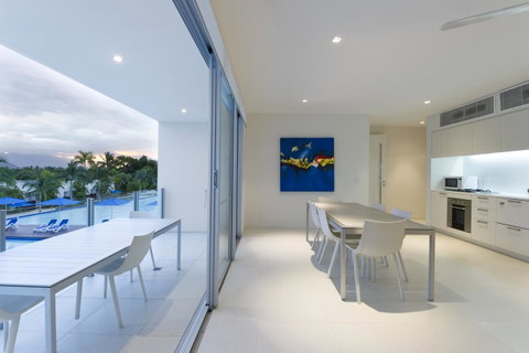Pool Resort Port Douglas - Accommodation Adelaide 16