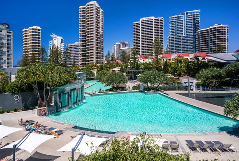 Q1 Resort & Spa - Official - Accommodation Adelaide 3