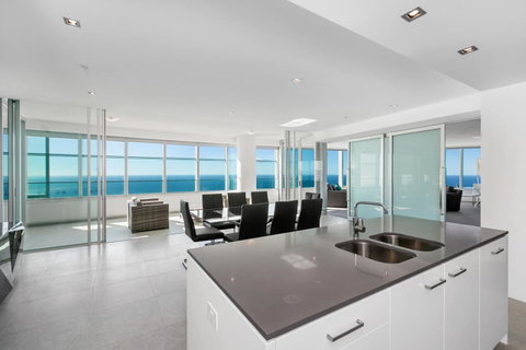 Q1 Resort & Spa - Official - Accommodation Adelaide 29