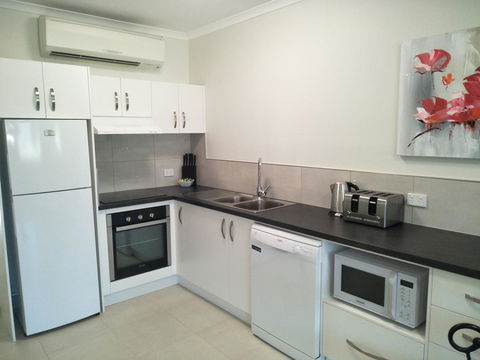 Airlie Seaview Apartments - Accommodation Adelaide 13