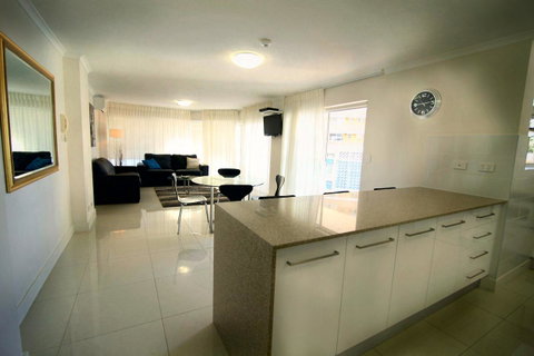 Grosvenor Beachfront Apartments Surfers Paradise - Accommodation Adelaide 3