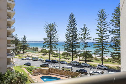 Columbia Beachfront Apartments On Rainbow Bay - Accommodation Adelaide 18