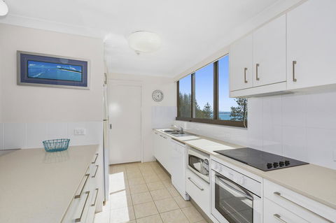 Columbia Beachfront Apartments On Rainbow Bay - Accommodation Adelaide 35