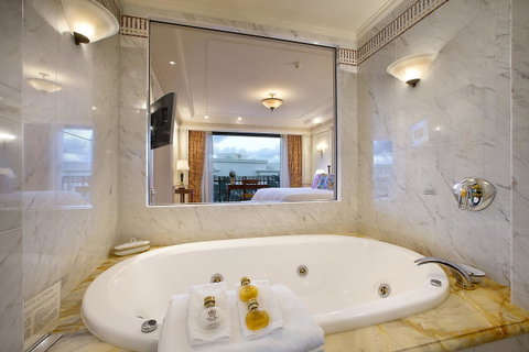 Imperial Hotel Gold Coast - Accommodation Adelaide 6