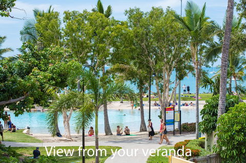 Montipora Unit 3 - In The Heart Of Airlie, Wi-fi And Netflix - Accommodation Adelaide 0